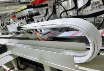 廣柔無塵拖鏈在面板制造自動化設備中的應用方案